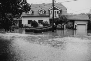 does homeowner insurance cover water damage