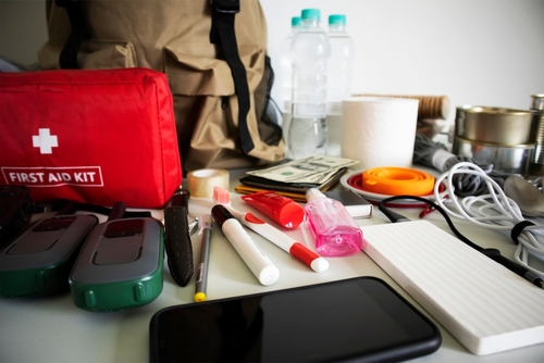 emergency-backpack-equipment